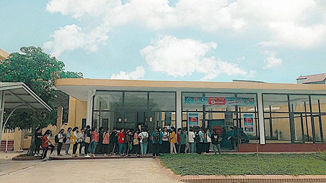 Hàng nghìn lượt sinh viên đã đến nhận đồ tại Siêu thị 0 đồng – Free TUEBA Mini Mart